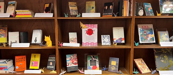 A display of books and other objects about Japan.